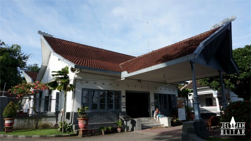 Wisata Istana Gebang di Blitar