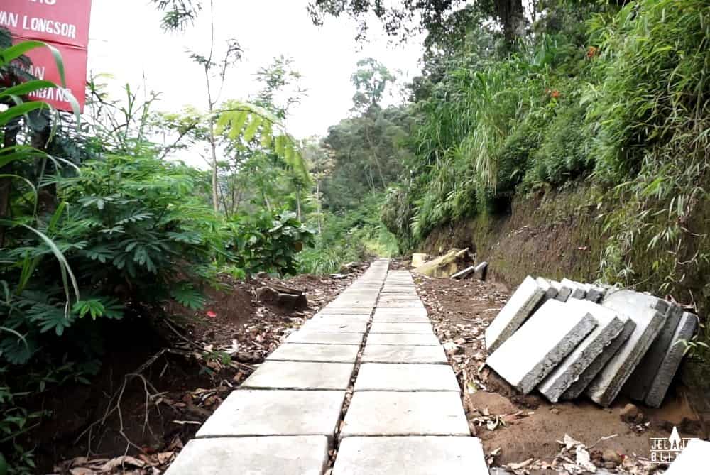 Jalan ke Air Terjun Sirah Kencong