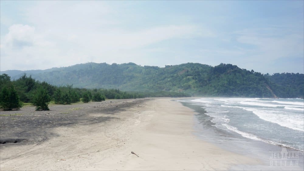 Pantai Jolosutro