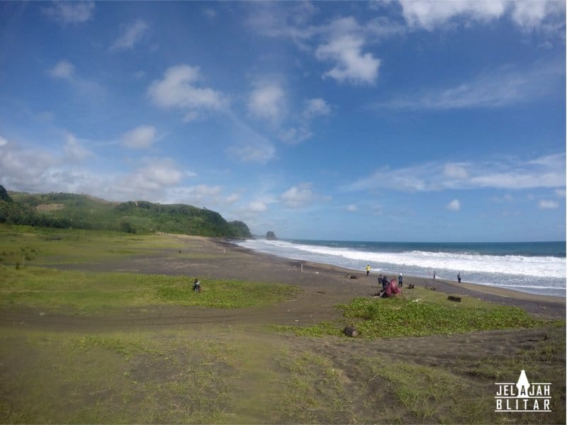 Pantai Pasur di Blitar