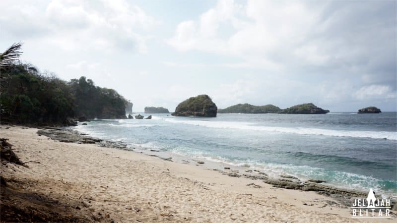 Pantai Peh Pasir Putih Sumbersih