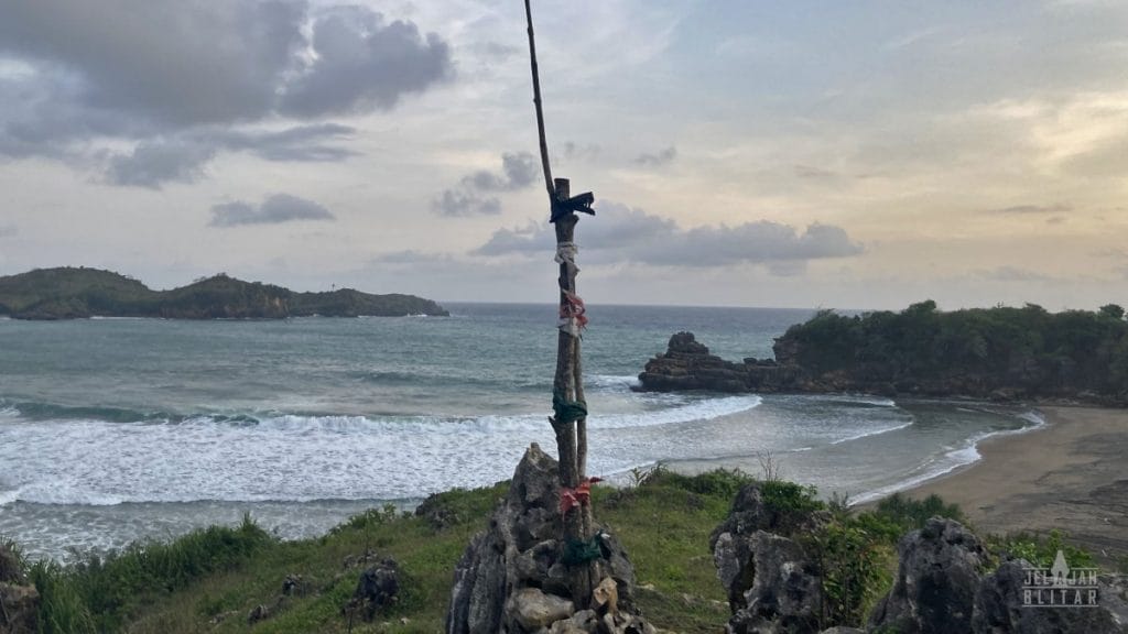 Pantai Serit dari Bukit