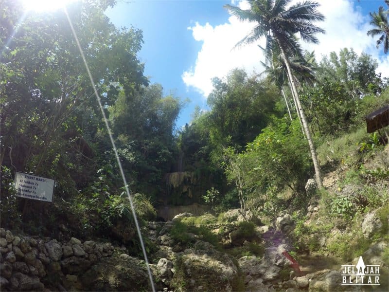 Foto Pemandangan di Air Terjun Bidadari