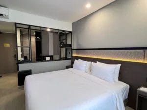 Kamar Hotel Cabin 51 di Blitar